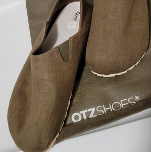 OTZ Linen Slip-on EU43 US10 in olive green color Brand New with Box